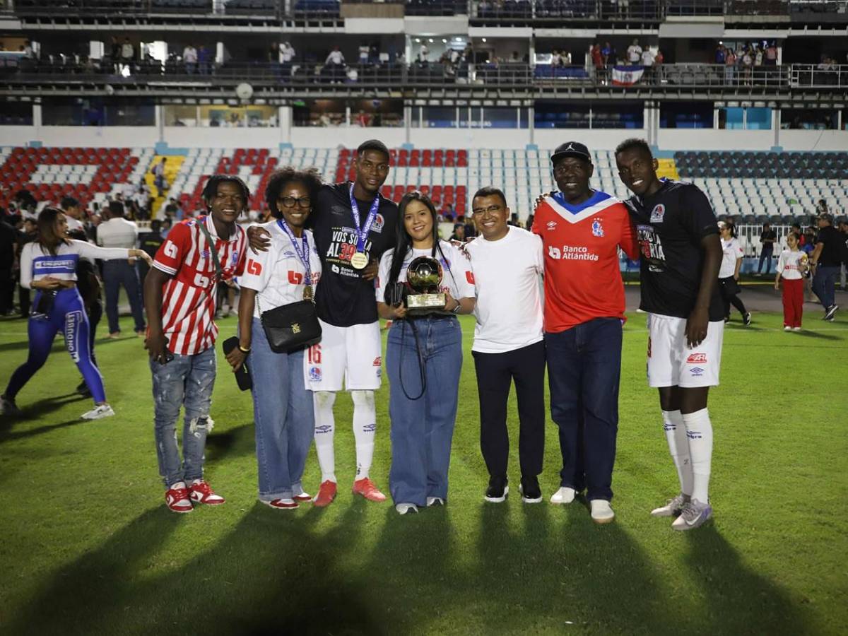 Olimpia festeja título, detalle con Real España, descuido con la copa y a lo Lamine Yamal