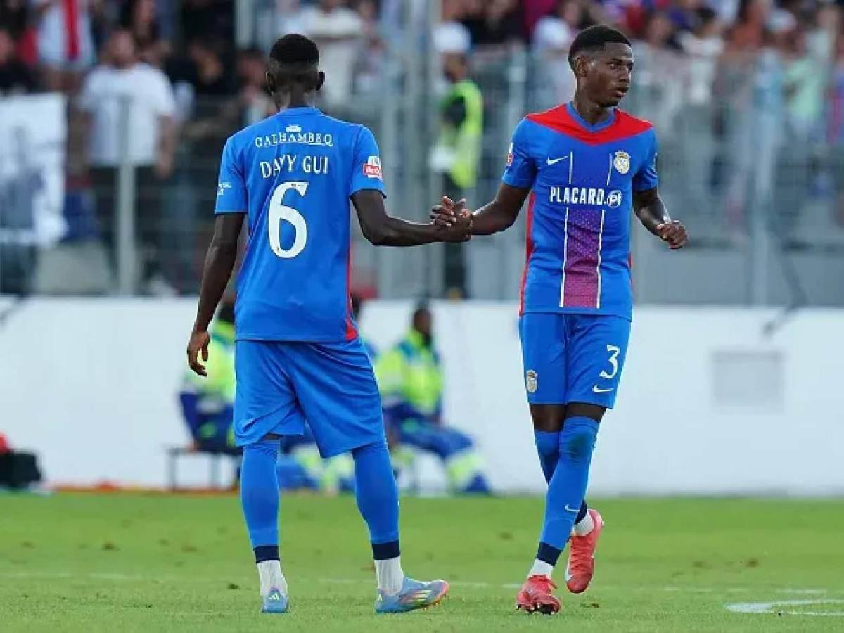 ¿Por qué Vinicius fue a ver partido de Julián Martínez? Furor por su presencia