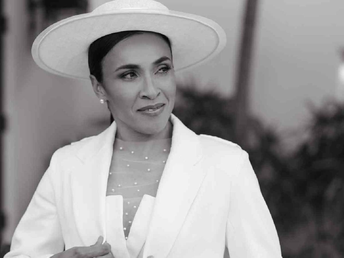 La mejor futbolista del mundo se casó con excompañera: su boda causa revuelo