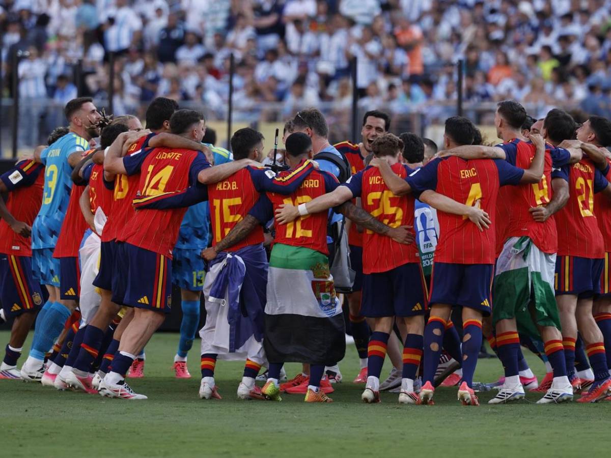 Messi y su triste adiós, gesto de Lamine con Leo, pelea de Paredes y polémica de Cucurella