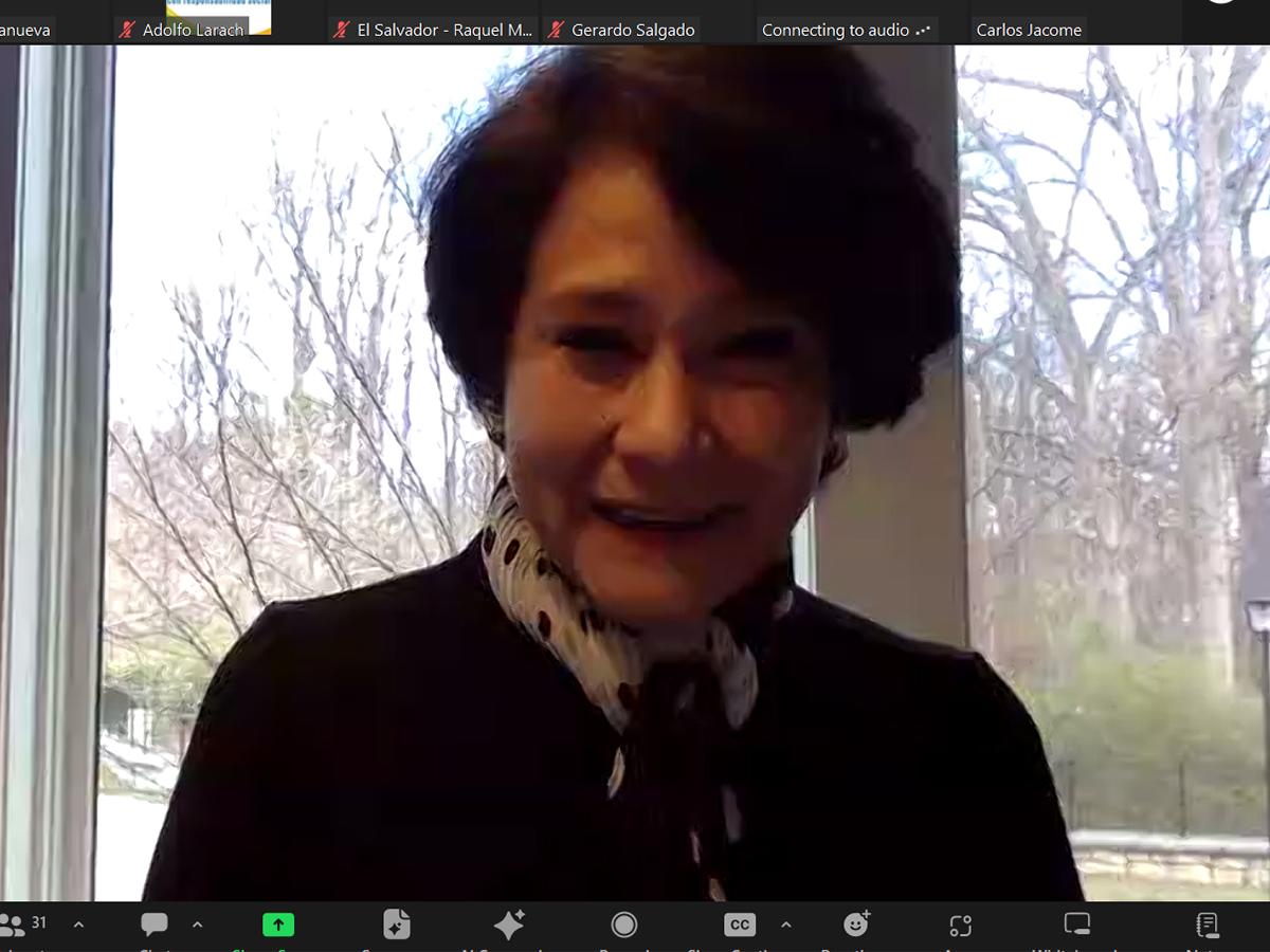 <i>Reina Irene Mejía Chacón, Consultora Senior para HUGE, aportando su experiencia en el encuentro “Energía: Clave para el Nearshoring”.</i>