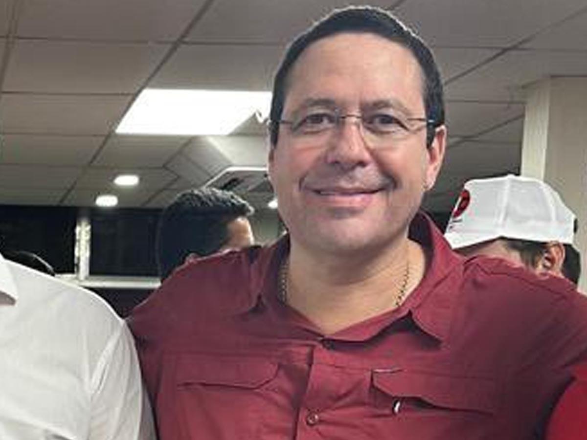 Carlos Eduardo Reina renuncia como gobernador político