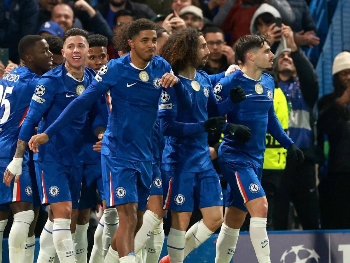 Hansi Flick, molesto con dos jugadores del Barcelona tras ridículo ante Chelsea