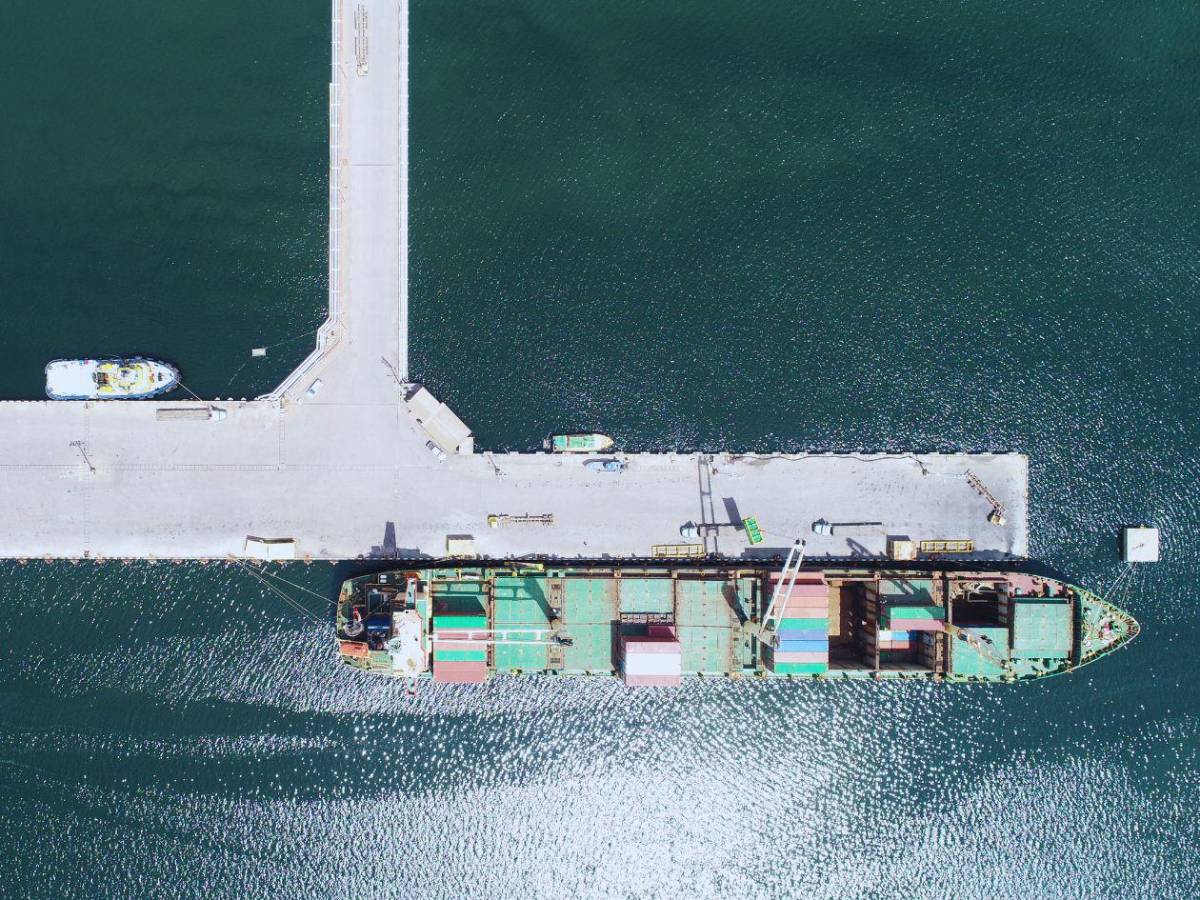 Autos, combustibles y barcos saturan el único puerto activo del Pacífico hondureño