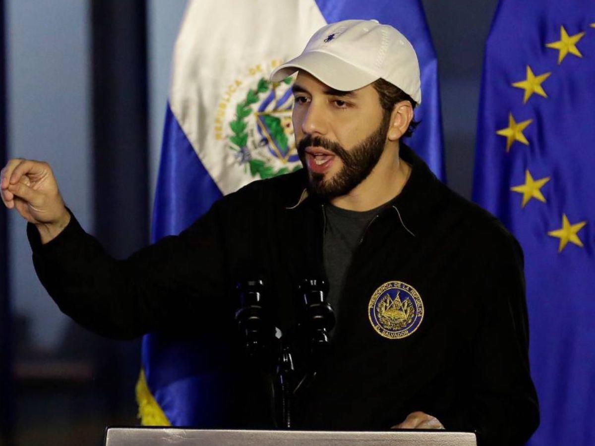 Ataque de pandilla dejó sin brazos a joven salvadoreña; Bukele se convierte en su ángel guardián