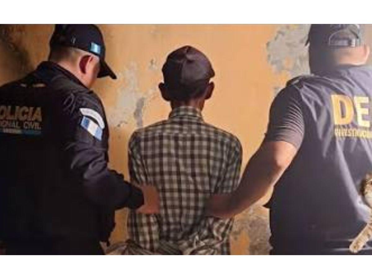 Llevaba un demonio: padre extrae a la fuerza el bebé de su hija embarazada