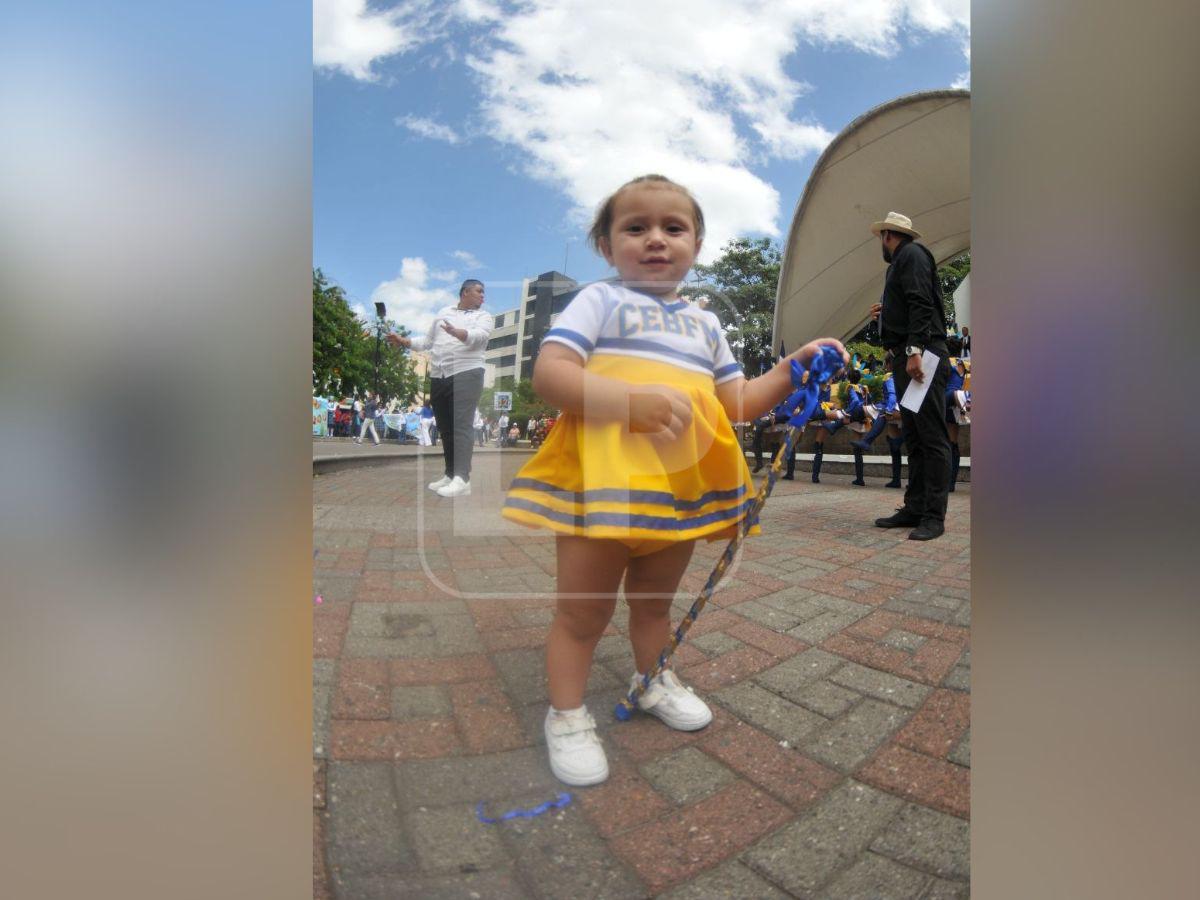 Los pequeños que se robaron las miradas con su encanto en los desfiles patrios