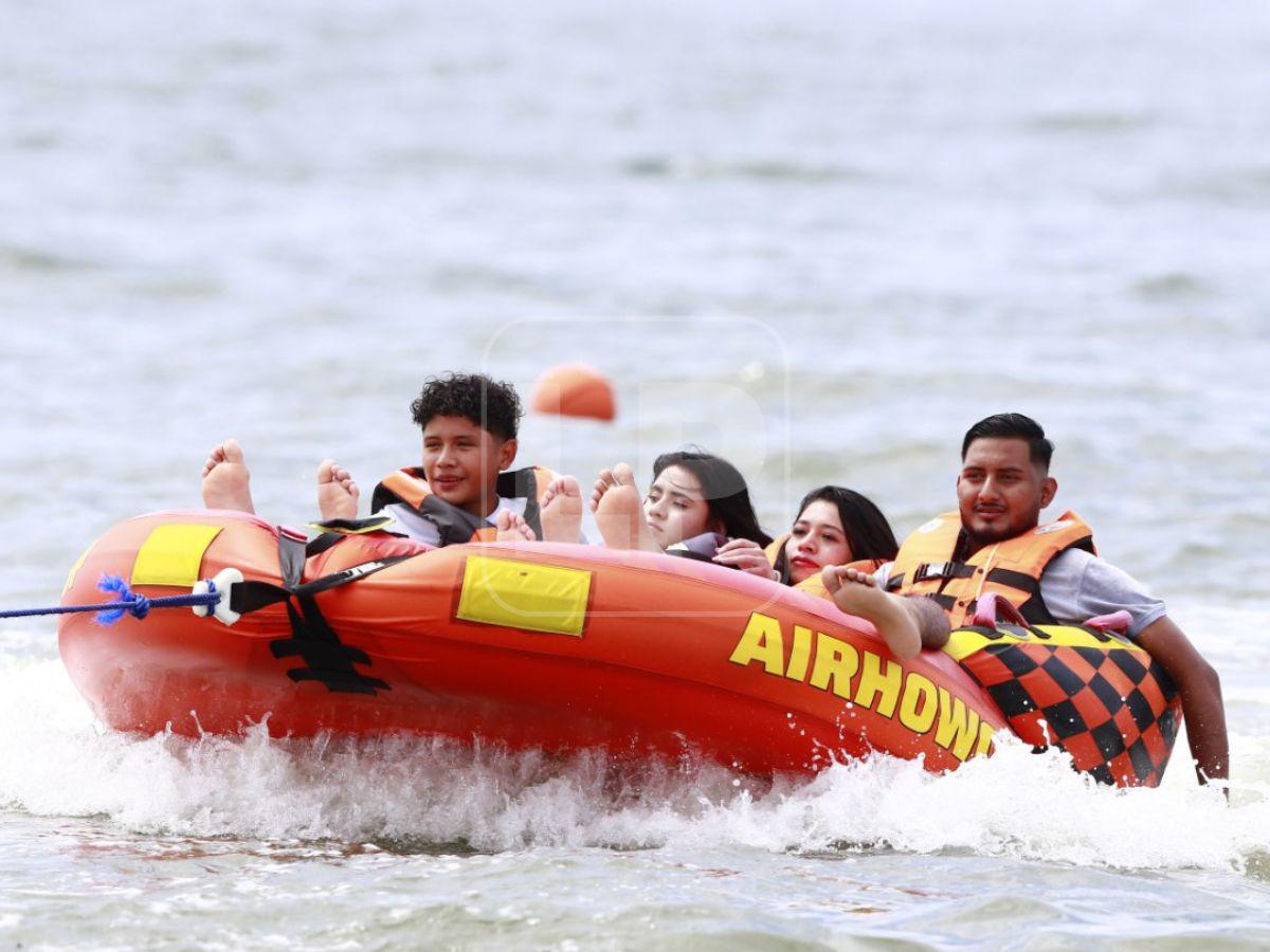 Así disfrutan los hondureños las bellas playas de Puerto Cortés durante el Feriado Morazánico