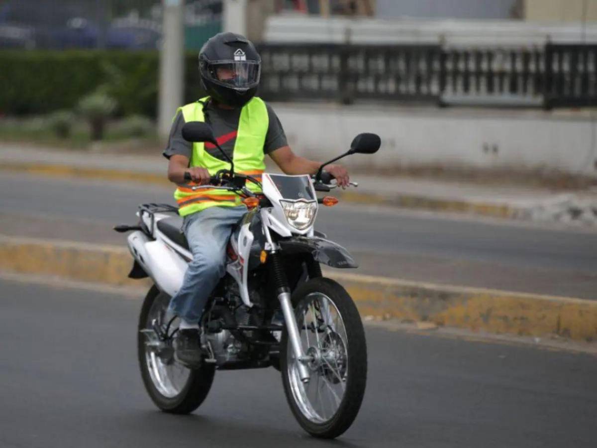 ¿Cuántos motociclistas sancionó Tránsito por no portar chaleco reflectivo?
