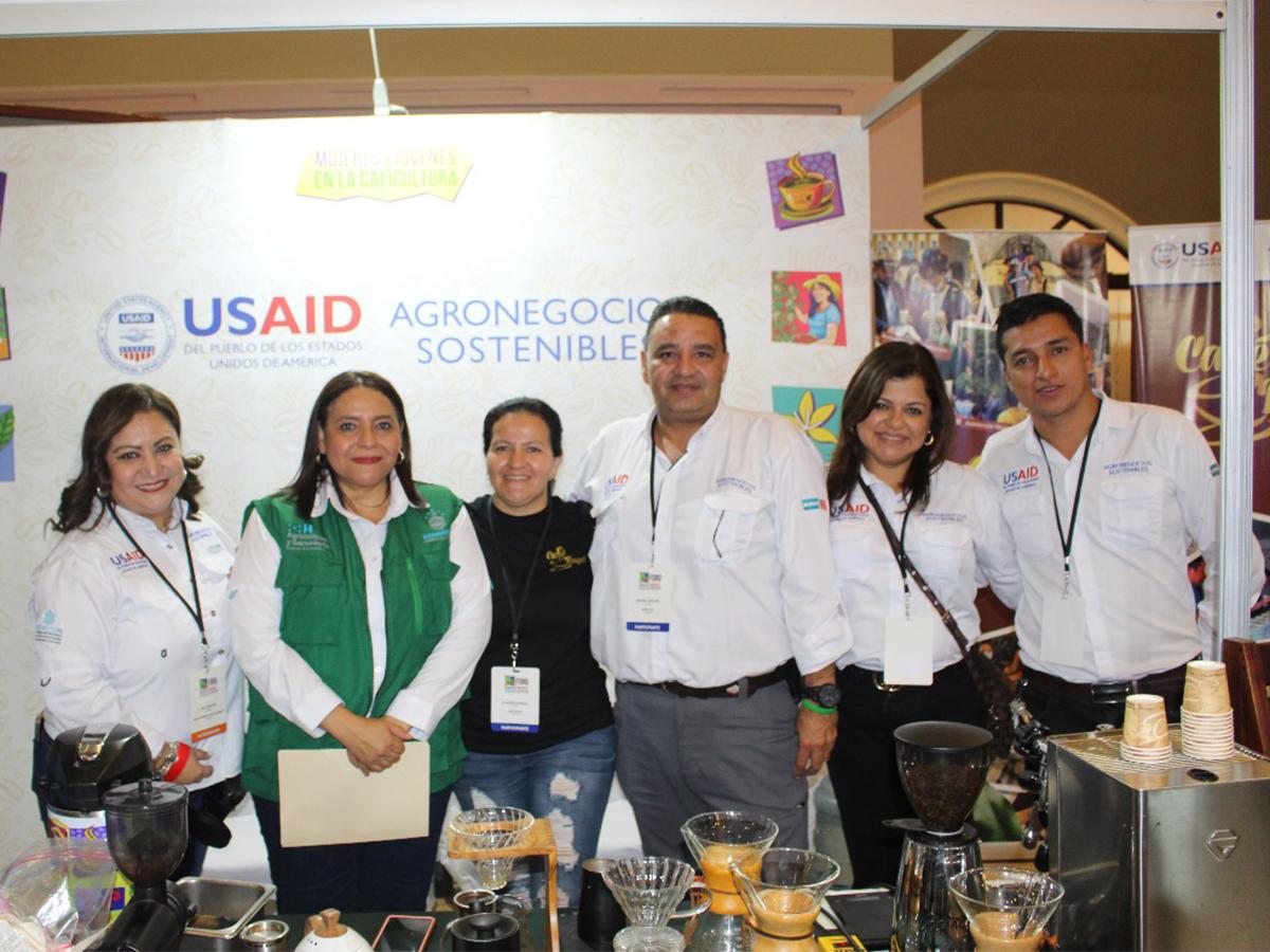 Agronegocios Sostenibles se unió como patrocinador de este evento trascendental, reafirmando su compromiso con la caficultura sostenible y el desarrollo inclusivo.