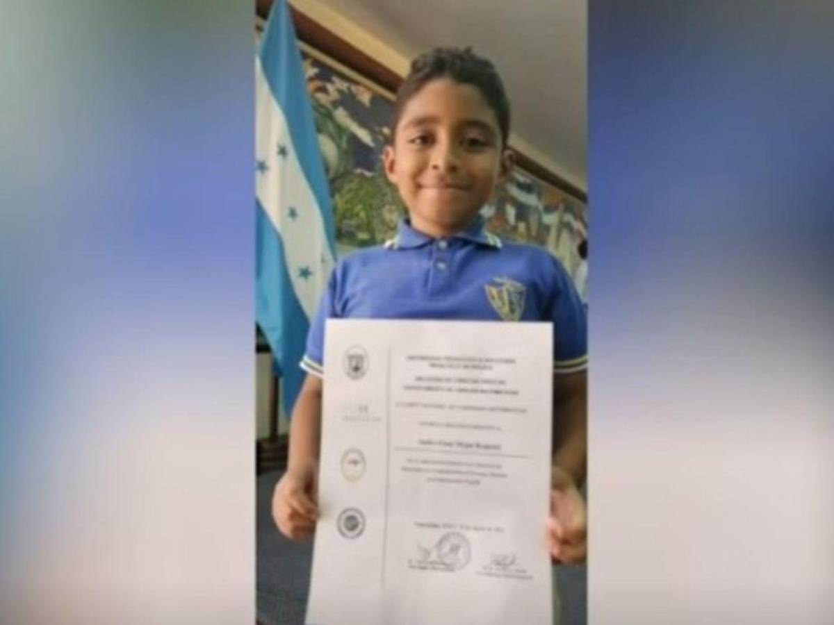 Él es André: El niño hondureño premiado por la Nasa