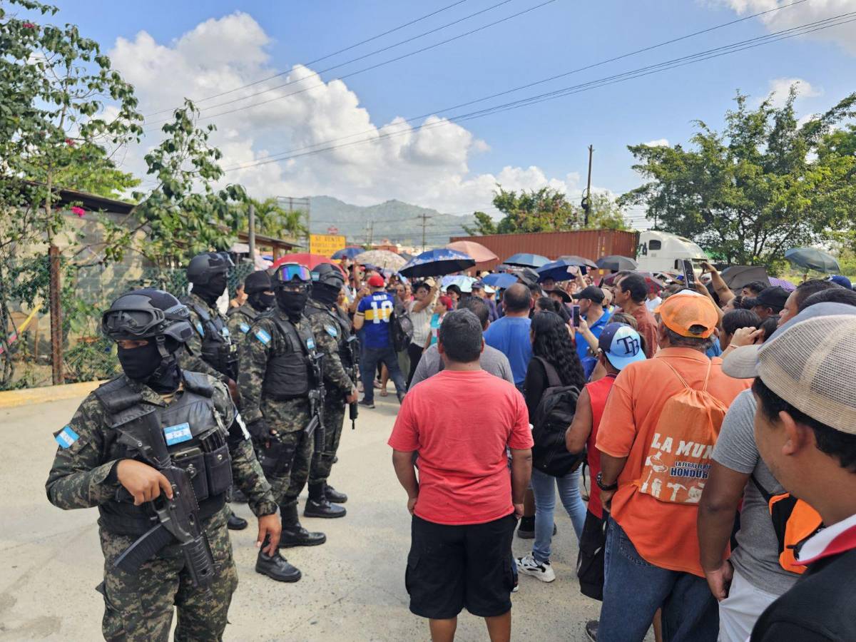 Tensión y caos por protestas de inversionistas de Koriun Inversiones en Choloma, Cortés