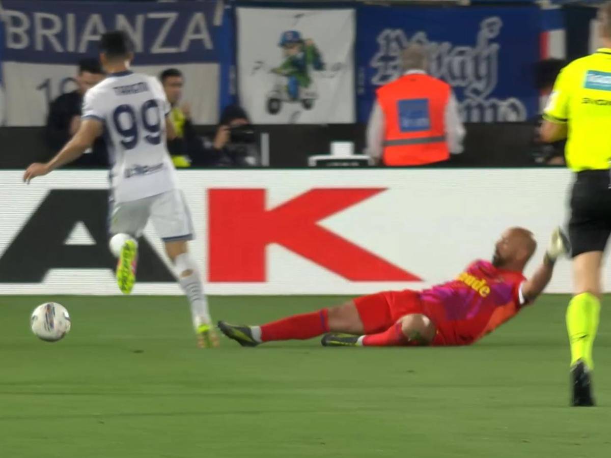 La peor despedida del fútbol: Pepe Reina se va expulsado en su último partido