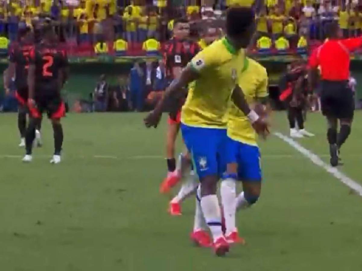 La razón de la bronca Raphinha-Vinicius y fuerte choque en el Brasil-Colombia