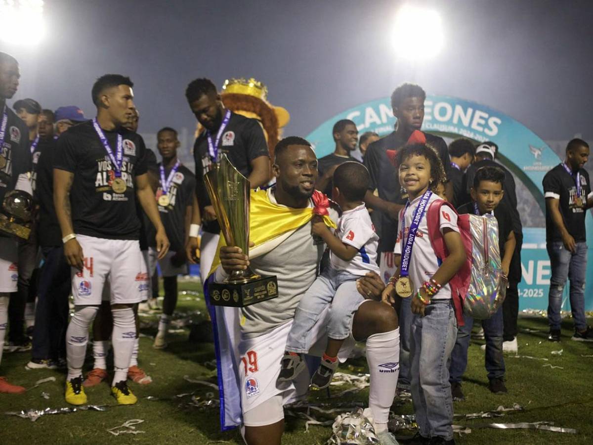 Olimpia festeja título, detalle con Real España, descuido con la copa y a lo Lamine Yamal