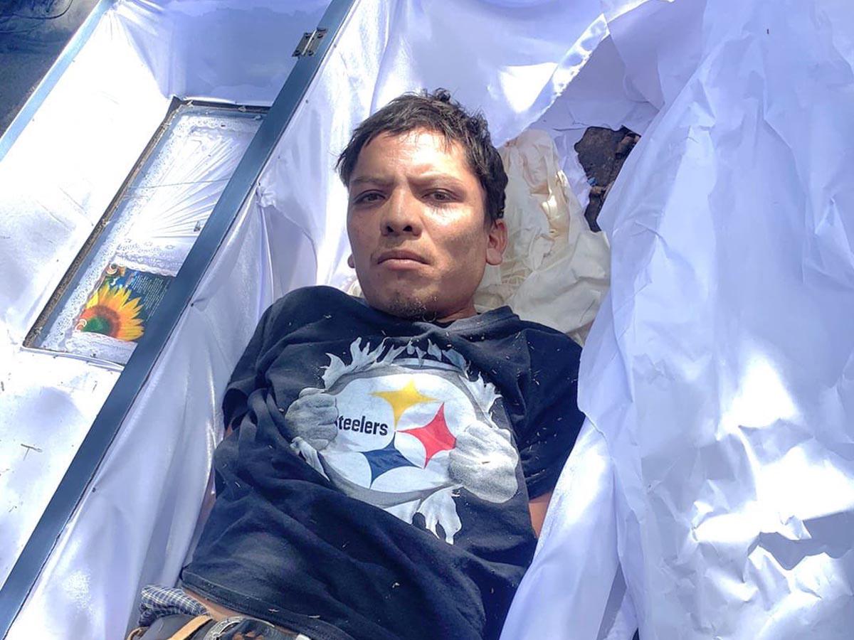 Sorprenden a marero que huía en ataúd a Guatemala