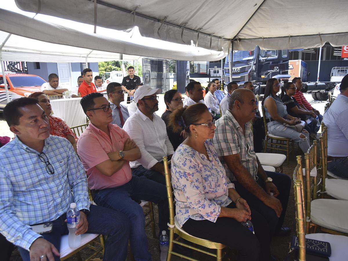 JAC Motors inaugura agencia y presenta su flota de vehículos de trabajo