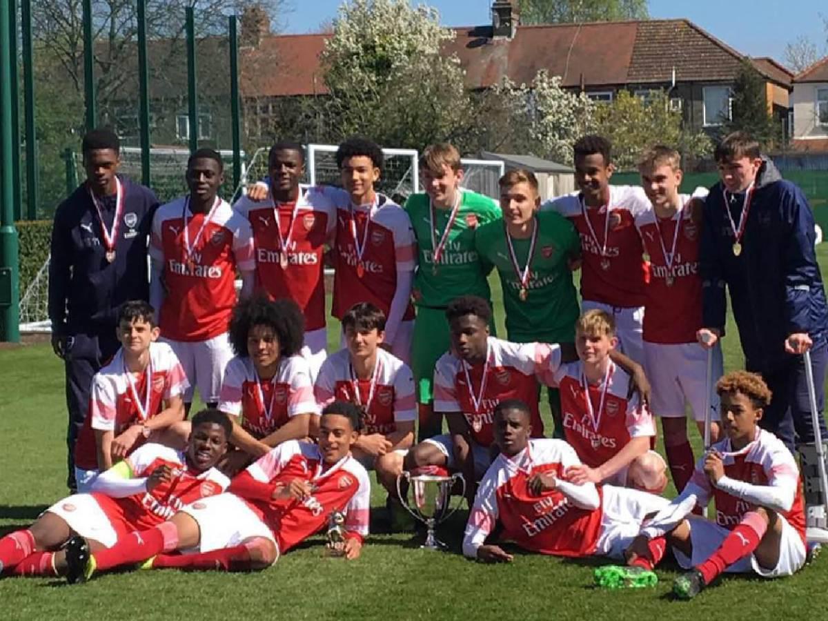 Muere futbolista que había sufrido lesión en pleno partido; su club hace petición