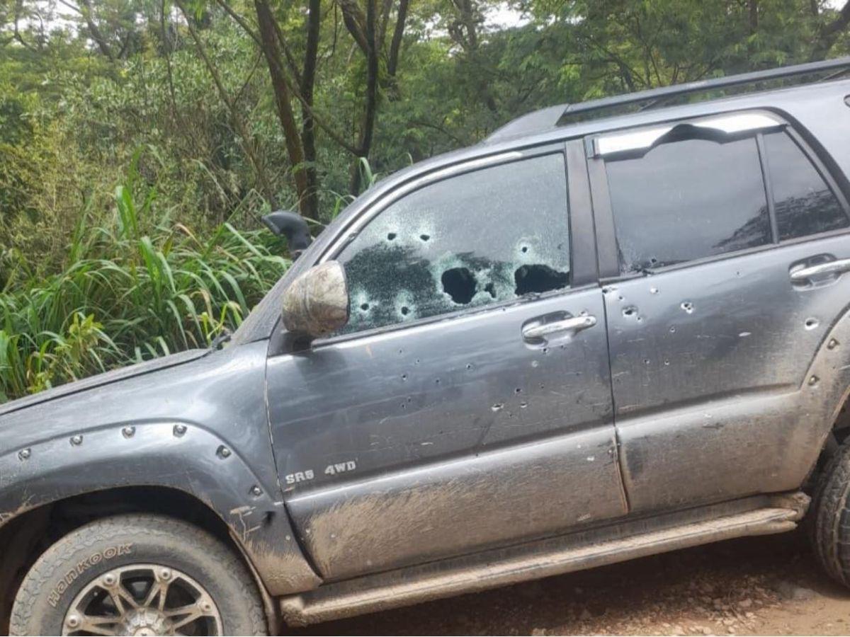 Sicarios emboscan una camioneta en Colón y matan a cuatro personas