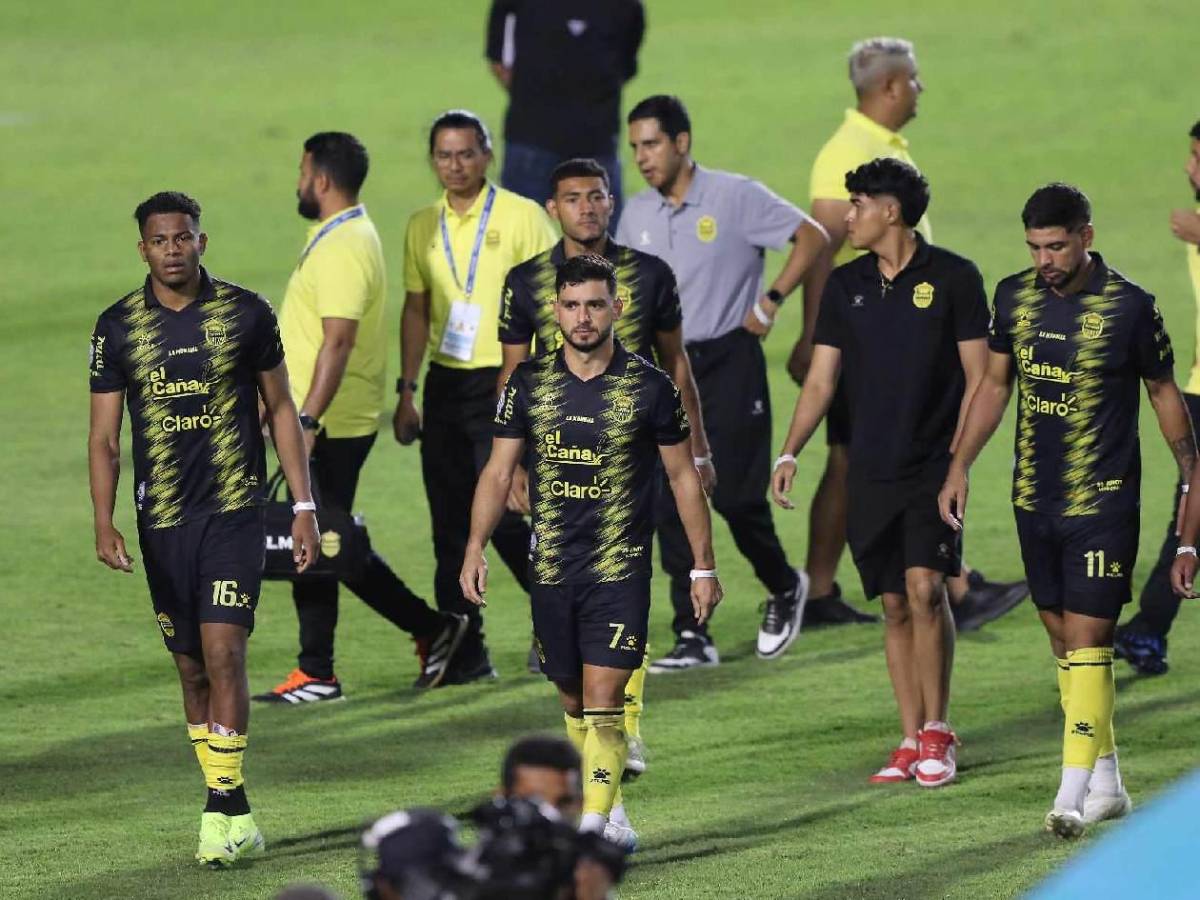 Real España hundido, decepción y así reaccionó Jeaustin tras perder la final ante Olimpia