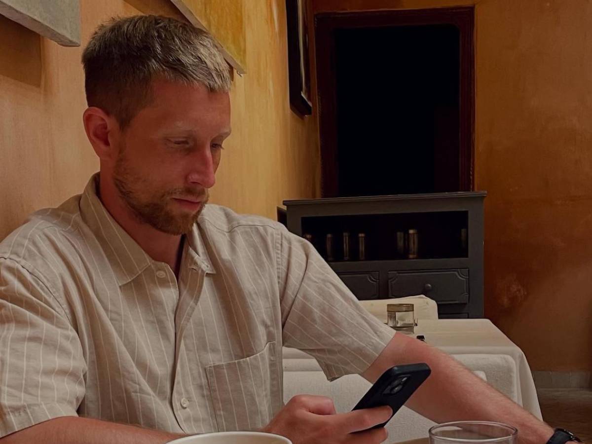 Muere conocido futbolista delante de esposa: Esto pasó