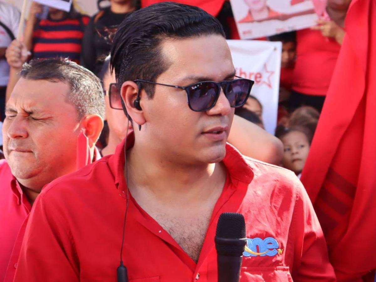 “Vengo a rescatar el nombre de mi hija”: Cossette López responde con una querella a César Silva y Rony Martínez tras insultos en UneTV