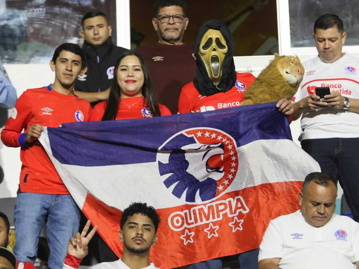 Chicas cautivan y show de la Ultra Fiel: ambientazo en el Olimpia vs Alajuelense en el Nacional