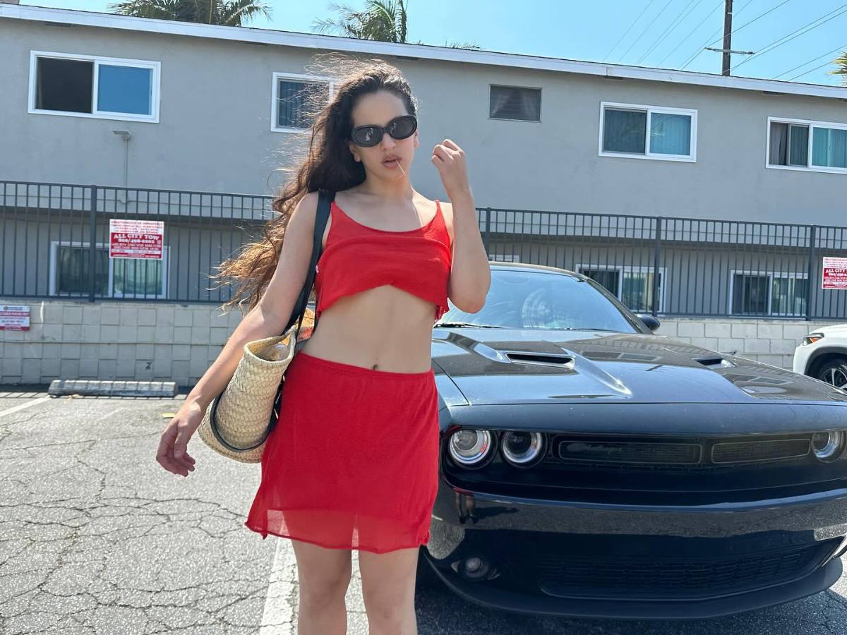 Rosalía llora ante sus fans al suspender concierto en Italia por problemas de salud