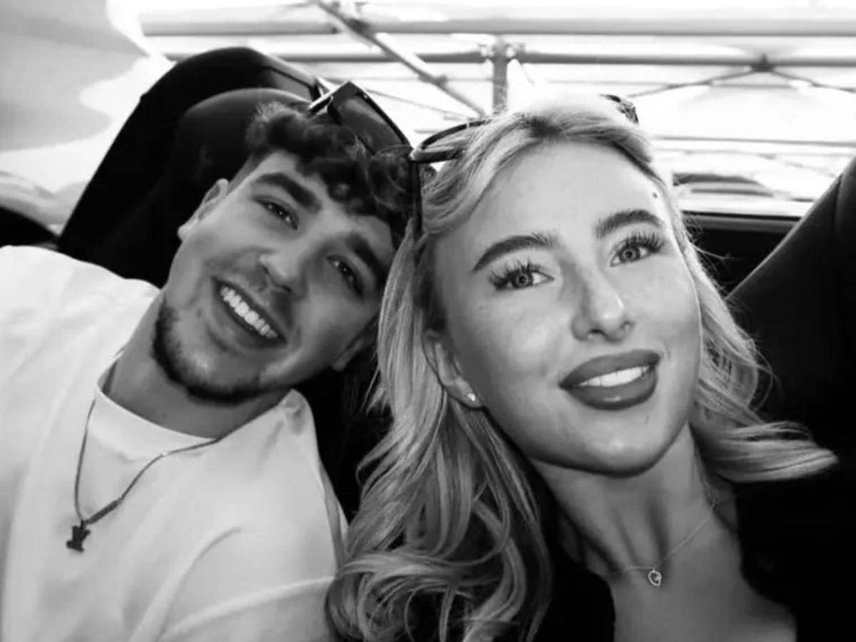 Futbolista anuncia que va a ser padre... ¡y la madre es la hija de su entrenador!