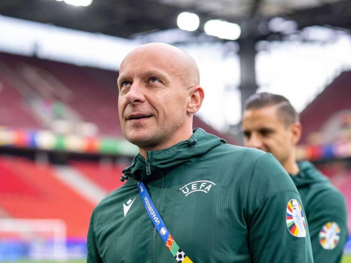 La UEFA se ríe del Barcelona: El 'premio' que pretende dar al árbitro Marciniak