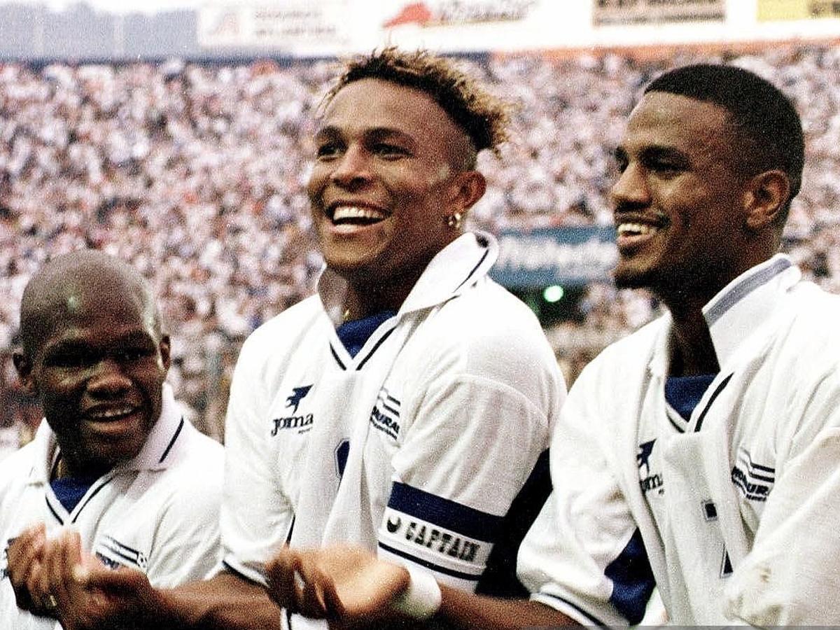 Maynor Suazo junto a Tyson Núñez y Carlos Pavón en uno de los juegos con la selección de Honduras.