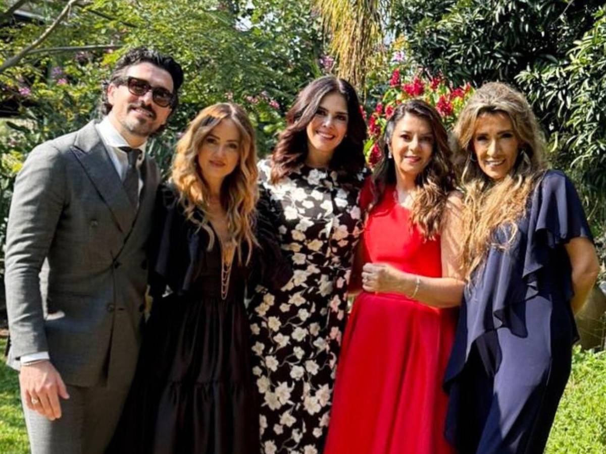 ¿Quién es el misterioso galán con el que posa Andrea Legarreta?