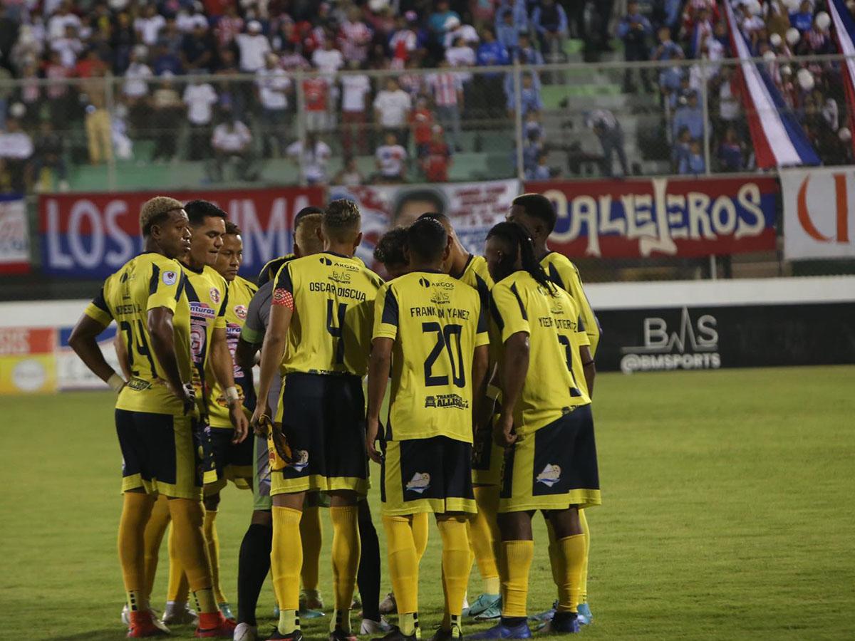 Génesis calienta la semifinal ante Olimpia: “Contra los árbitros”