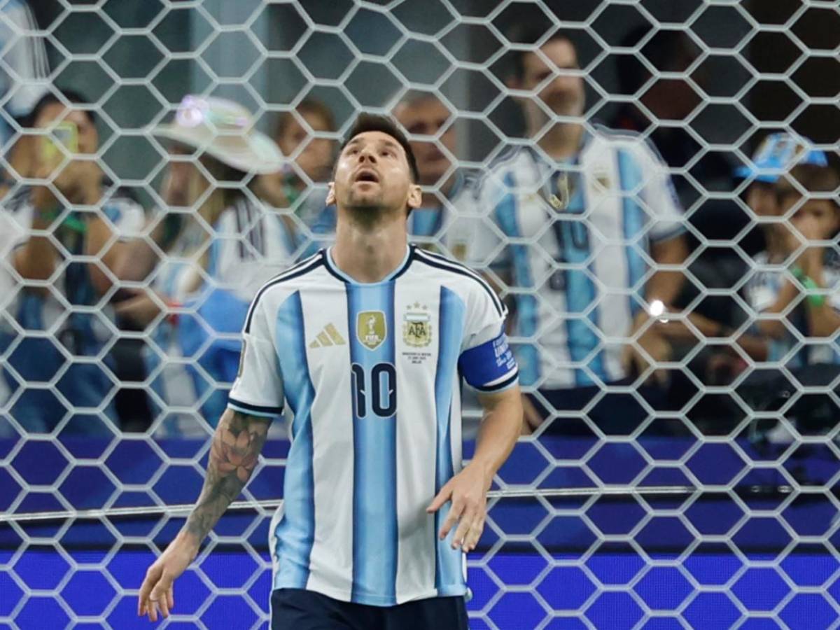 Messi hace historia, beso de Shakira, hondureña sorprende y mala noticia en Argentina