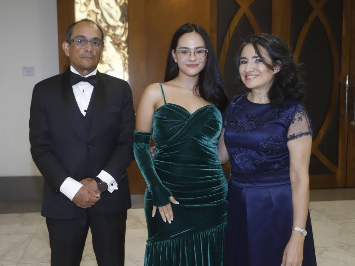 Seniors 2025 de la Santa María del Valle festejan su graduación