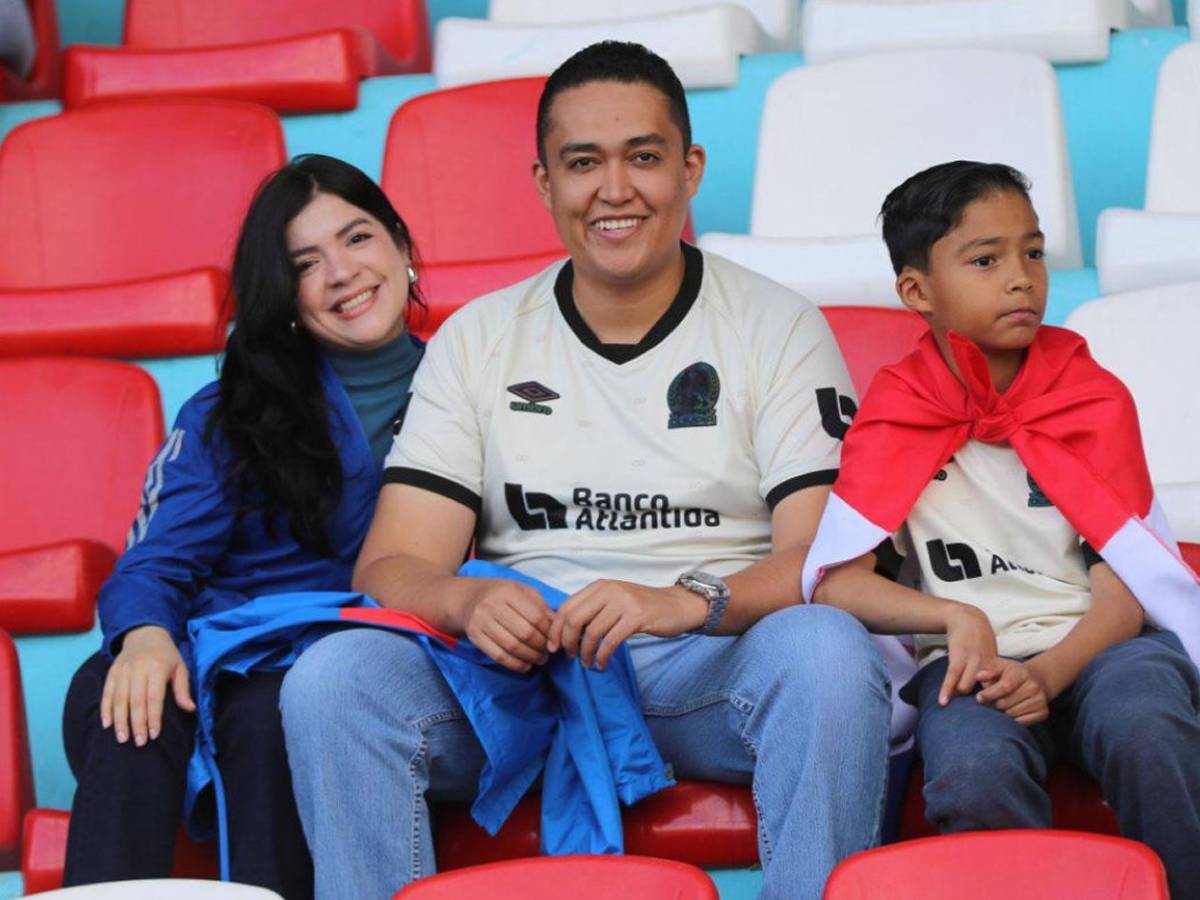 Ellas adornan el Olimpia vs Marathón: las bellas chicas del Nacional