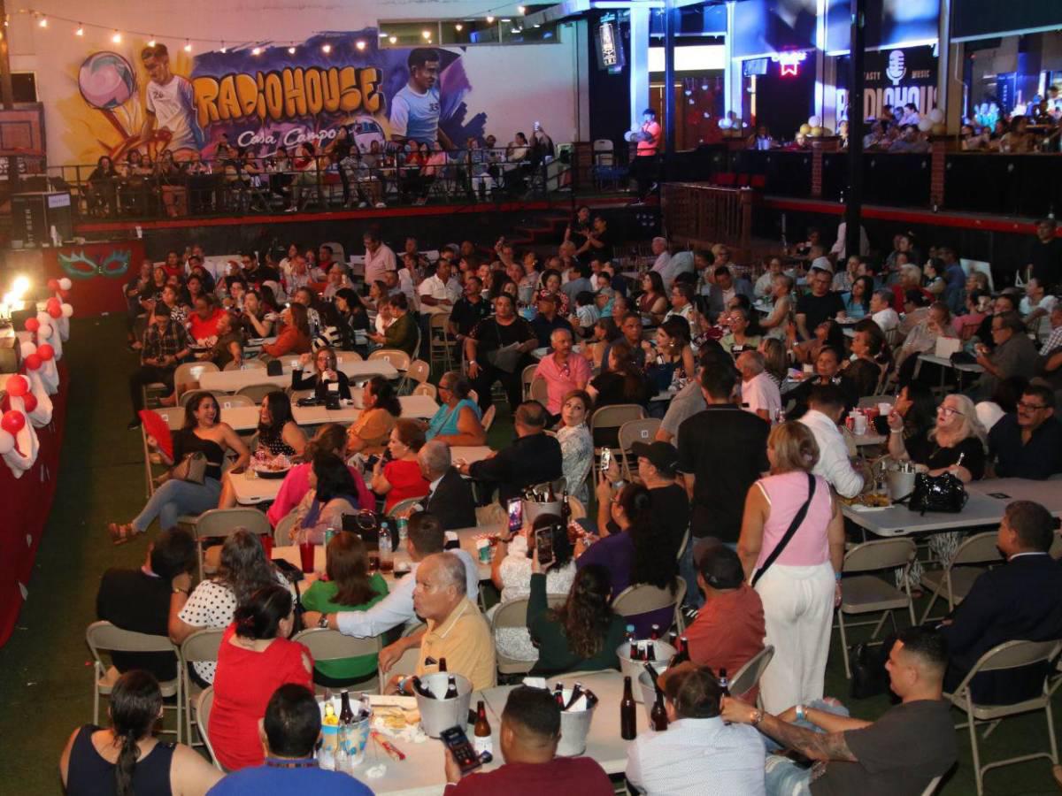 Los Galos deslumbran Tegucigalpa con su romanticismo eterno