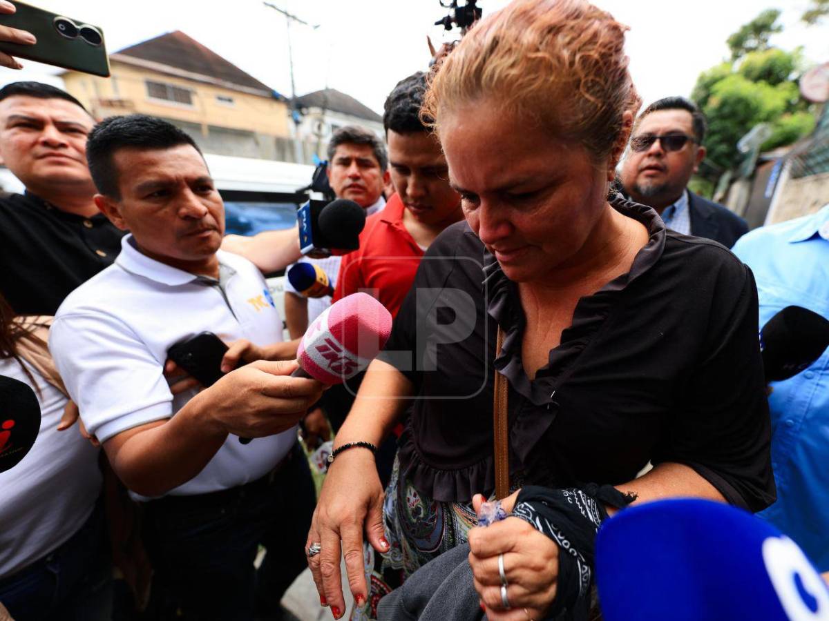 Fotos: el drama en la morgue al retirar cuerpos de víctimas de accidente en Roatán