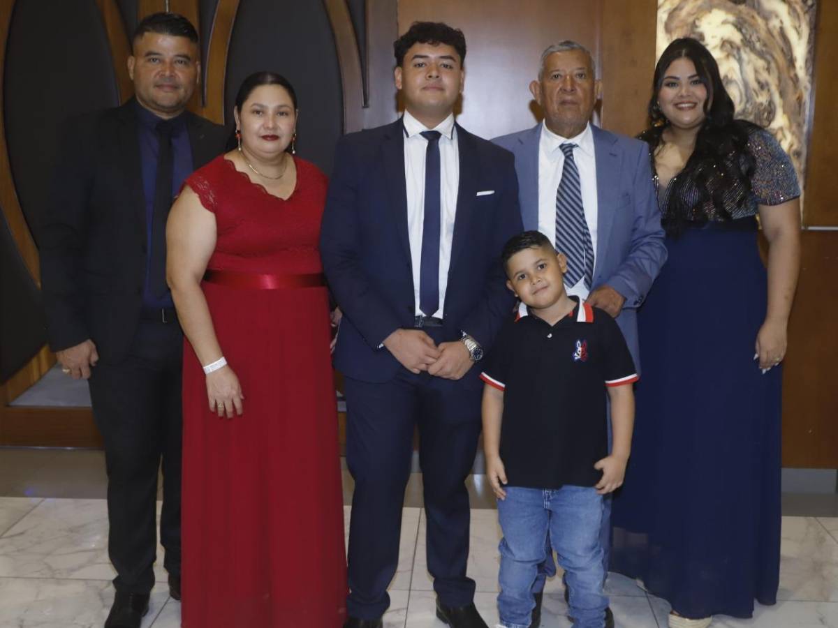 Elegancia y orgullo: Fiesta de graduación 2025 de la Kiddy Kat & Morazzanni