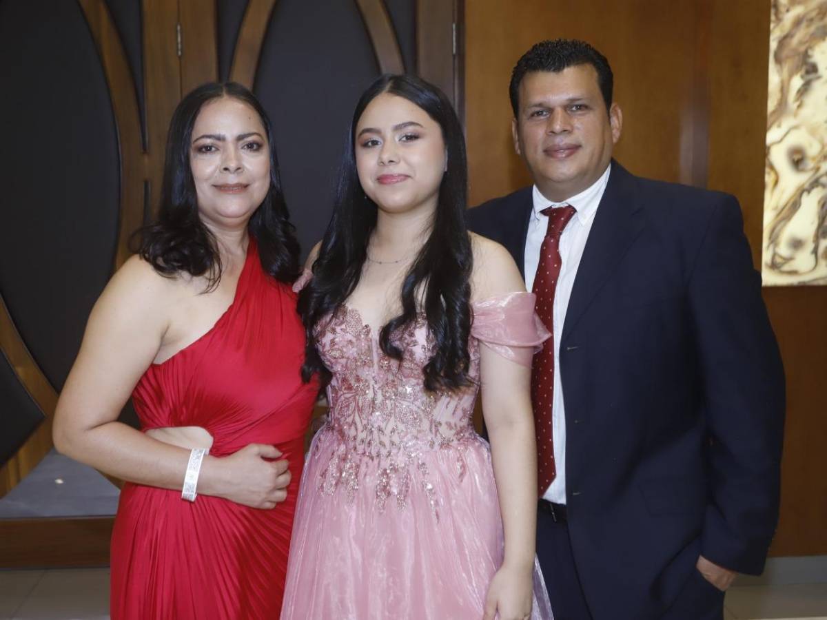 Elegancia y orgullo: Fiesta de graduación 2025 de la Kiddy Kat & Morazzanni