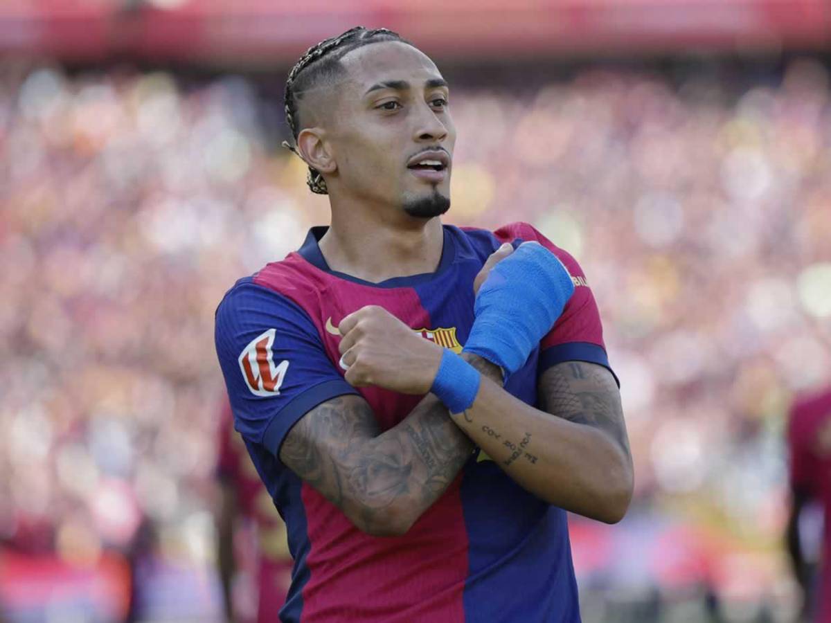 Raphinha se burla del madridismo: ¿por qué festejó señalando el vendaje de su mano?