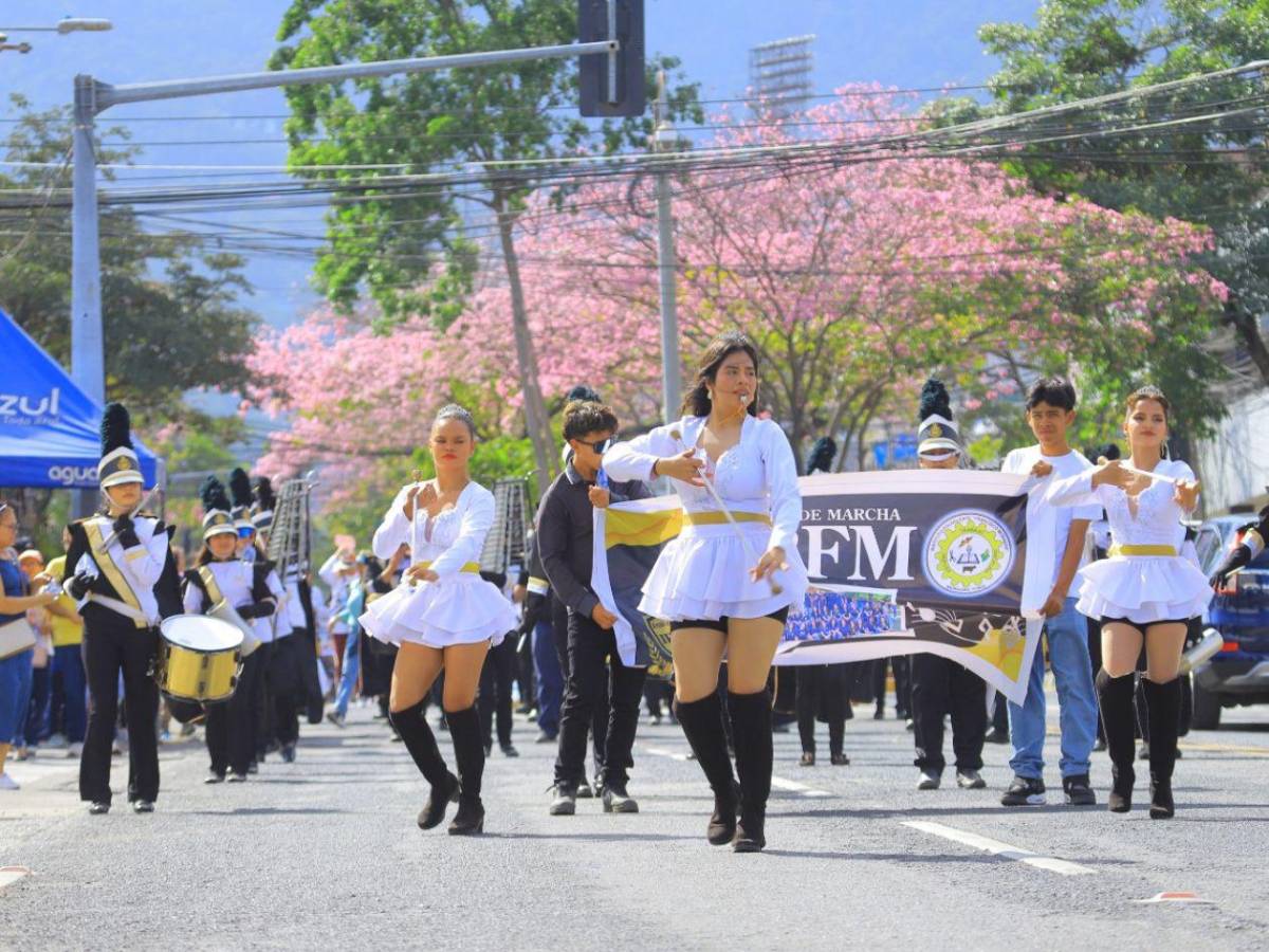 Con emotivo desfile inicia la celebración del centenario del JTR