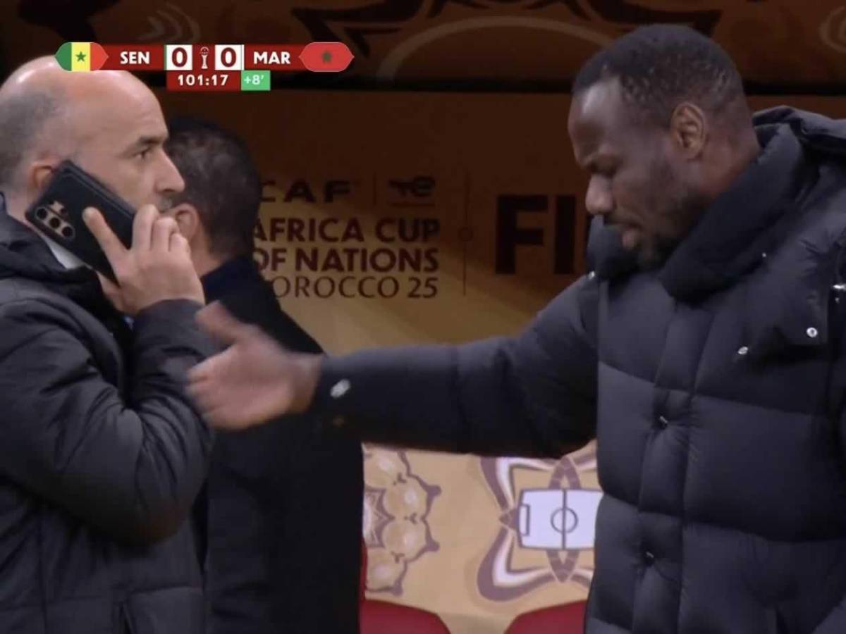 Escándalo Copa África: Senegal se va del campo vs Marruecos, vuelve y es campeón