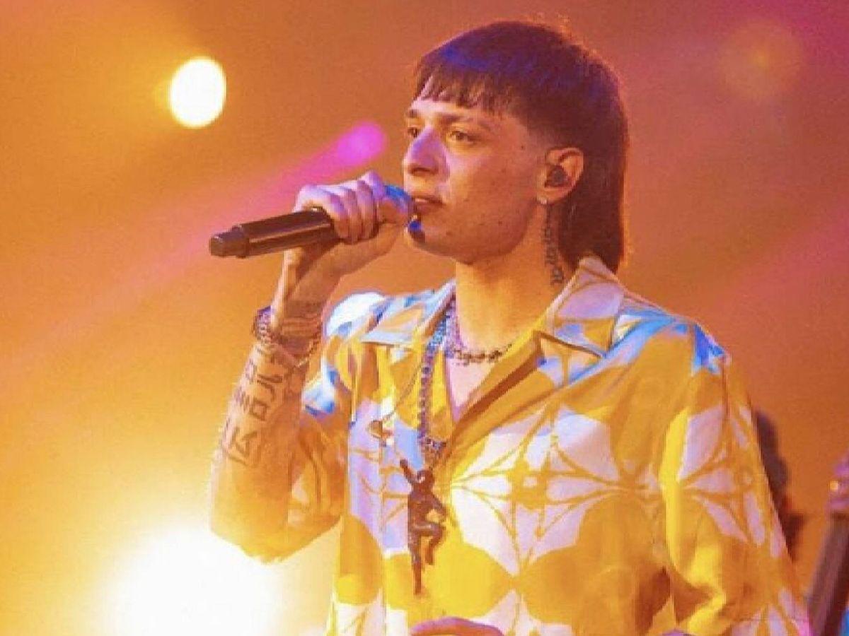 El peculiar corte de Peso Pluma.