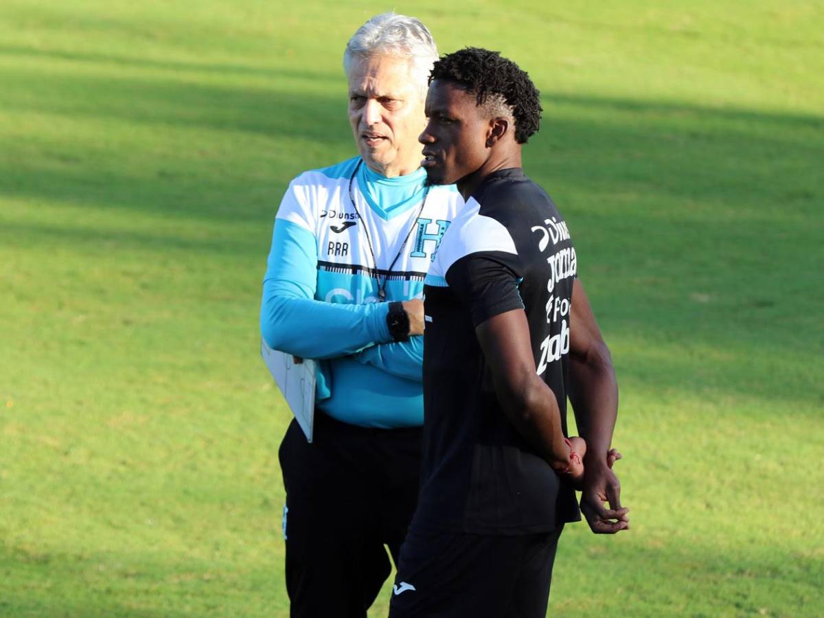 Selección de Honduras tuvo primer entreno, caras nuevas y alarma con jugador