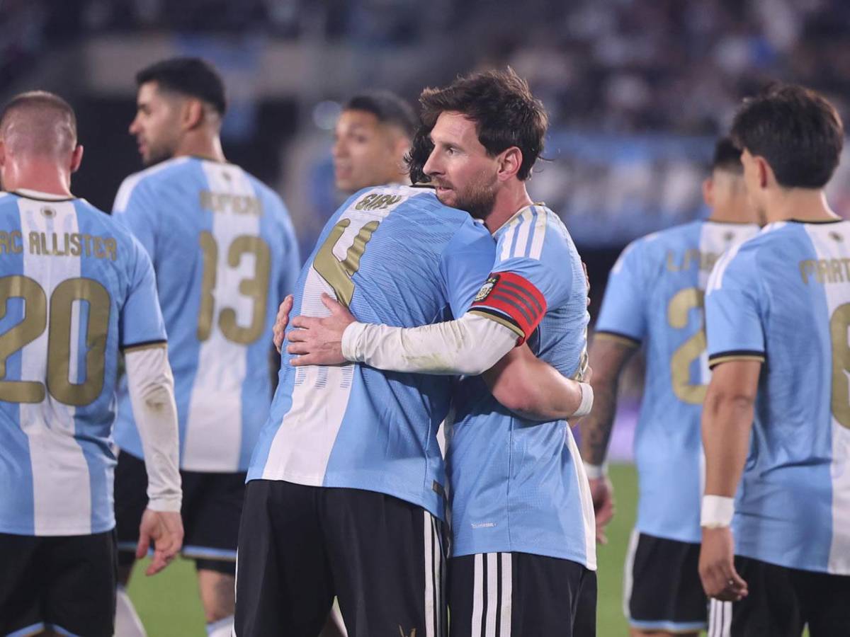 Messi llora en su adiós con Argentina, otro crack se retiró, la bronca e insólito regalo