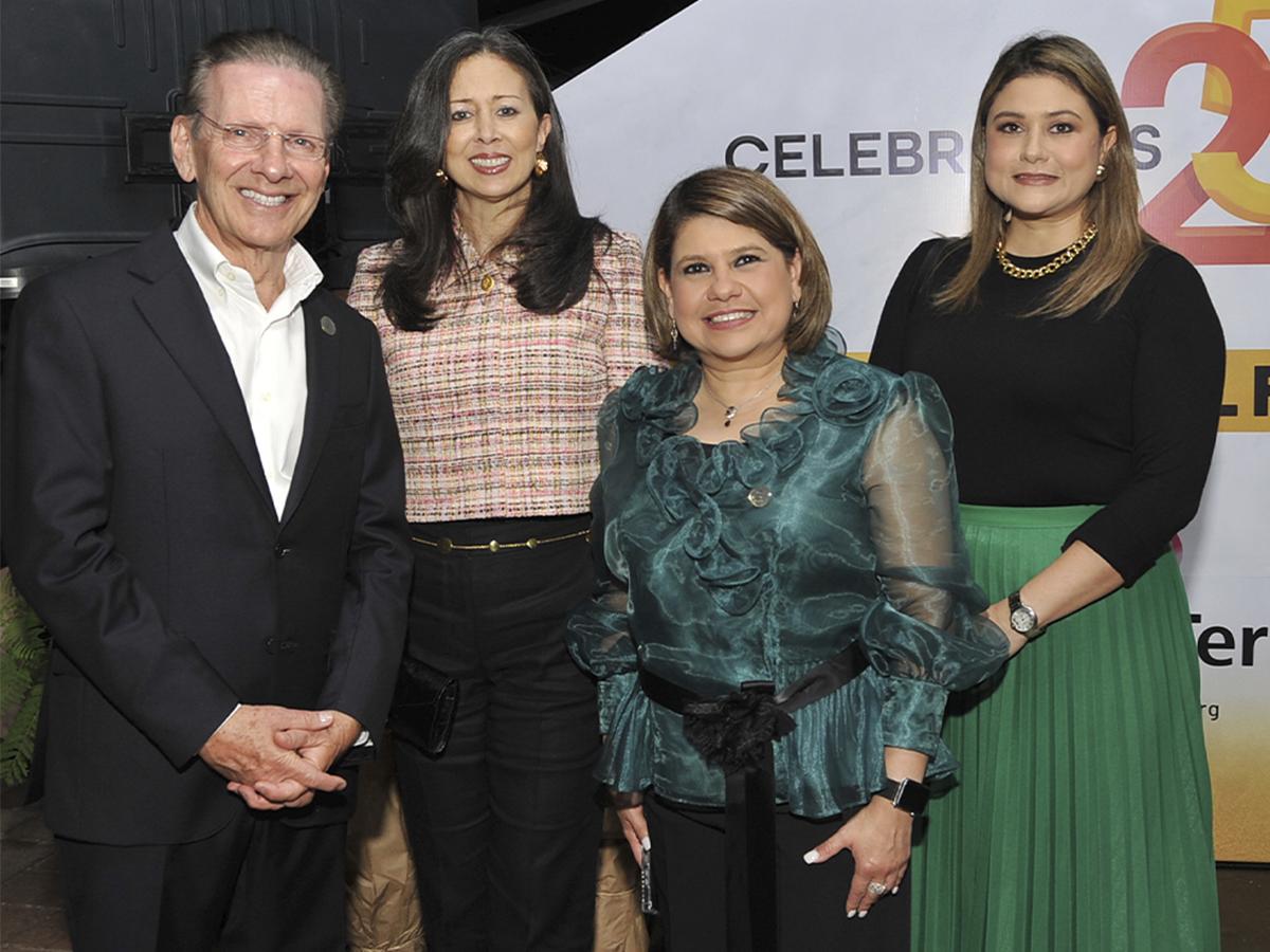 Ejecutivos e invitadas especiales de Fundación Terra, celebrando 25 años de compromiso y transformación en Centroamérica: Fredy Nasser, María José Arquín, Mariel Rivera y Mariana Coello.