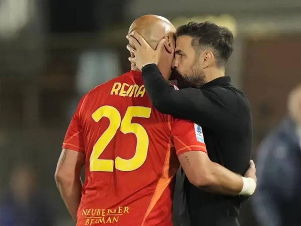 La peor despedida del fútbol: Pepe Reina se va expulsado en su último partido