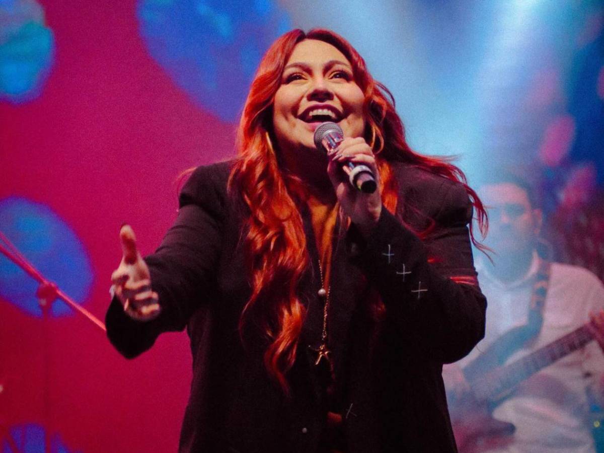 Cantante cristiana cantó gratis en boda de su pastor y terminó humillada