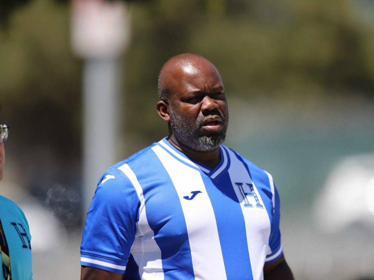 Ambiente y belleza en el partido Honduras-Curazao: ¿quién es la chica de blanco?